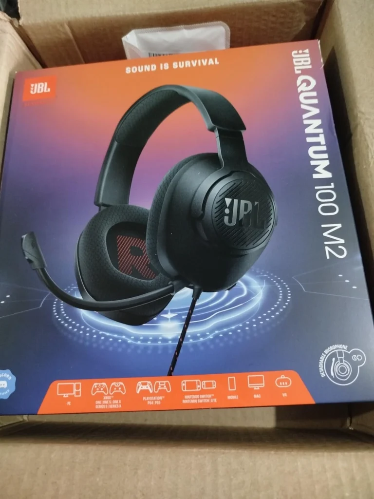 Caixa e acessórios do headset gamer JBL Quantum 100M2