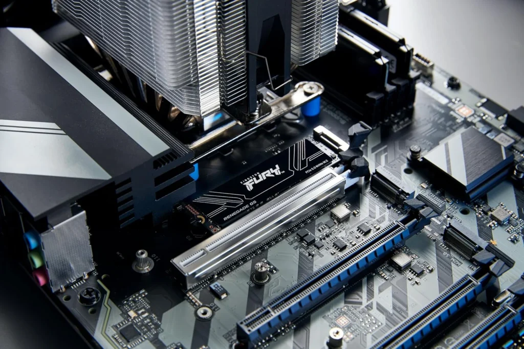 O Kingston Fury Renegade já vem com dissipador de qualidade